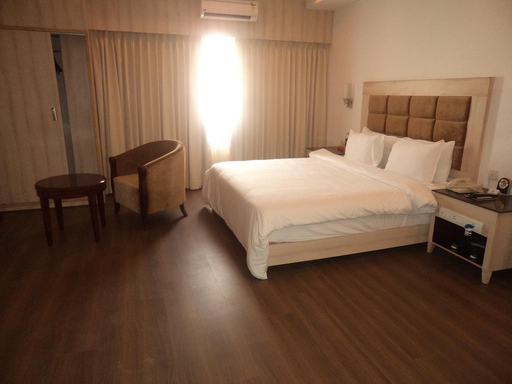 Rr Inn Palayankottai Экстерьер фото
