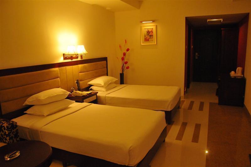 Rr Inn Palayankottai Экстерьер фото